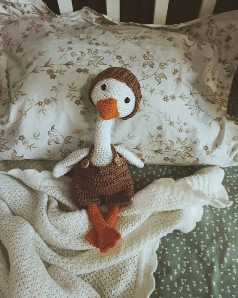 Crochet goose for hugs free pattern